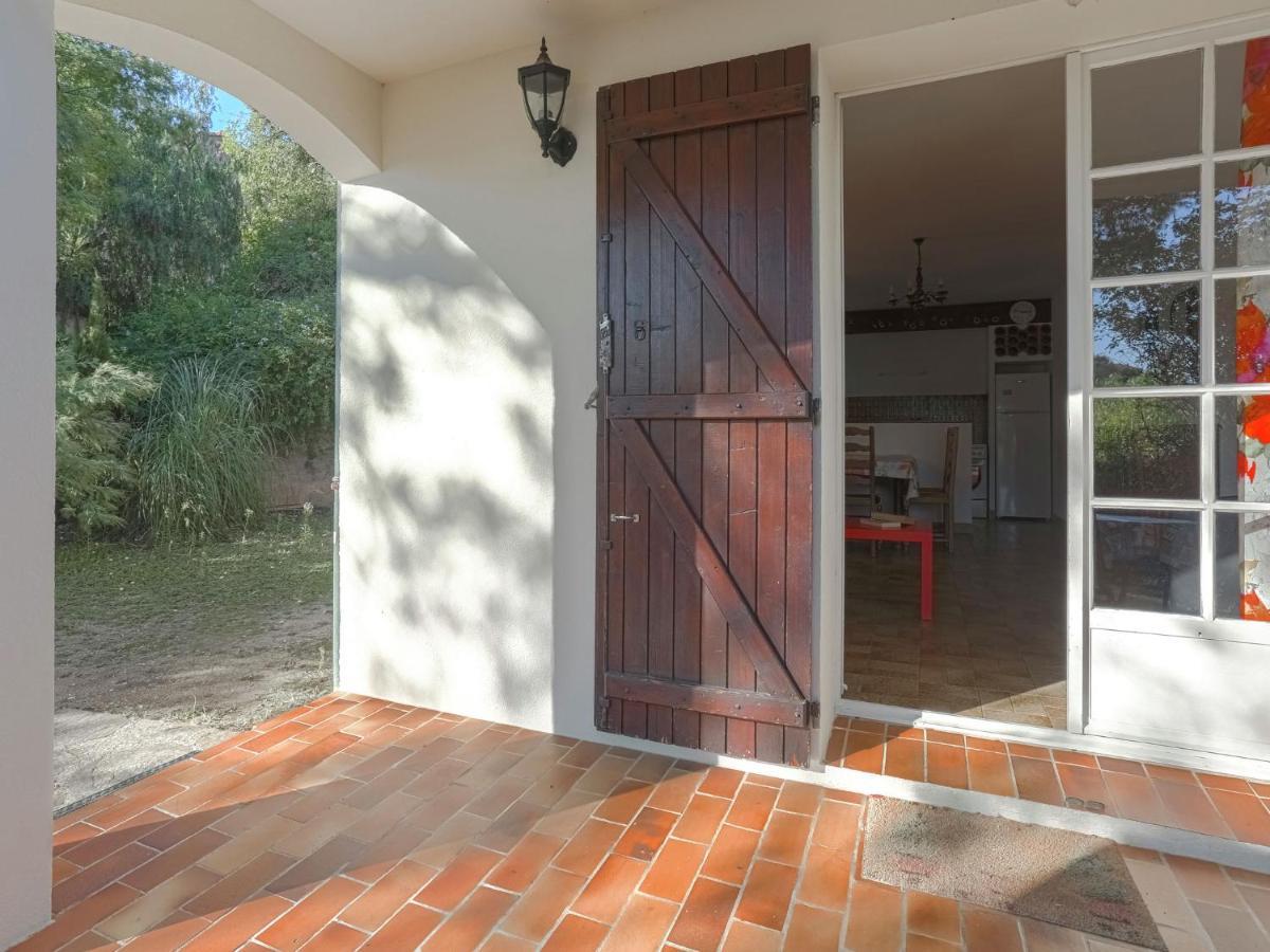 Snug Holiday Home In Bormes Les Mimosas With Pool Экстерьер фото