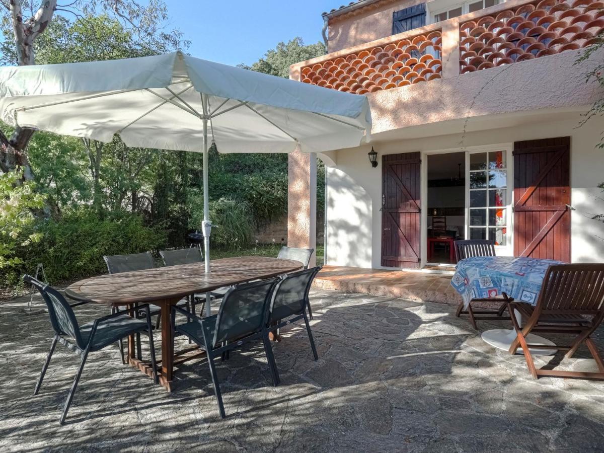 Snug Holiday Home In Bormes Les Mimosas With Pool Экстерьер фото