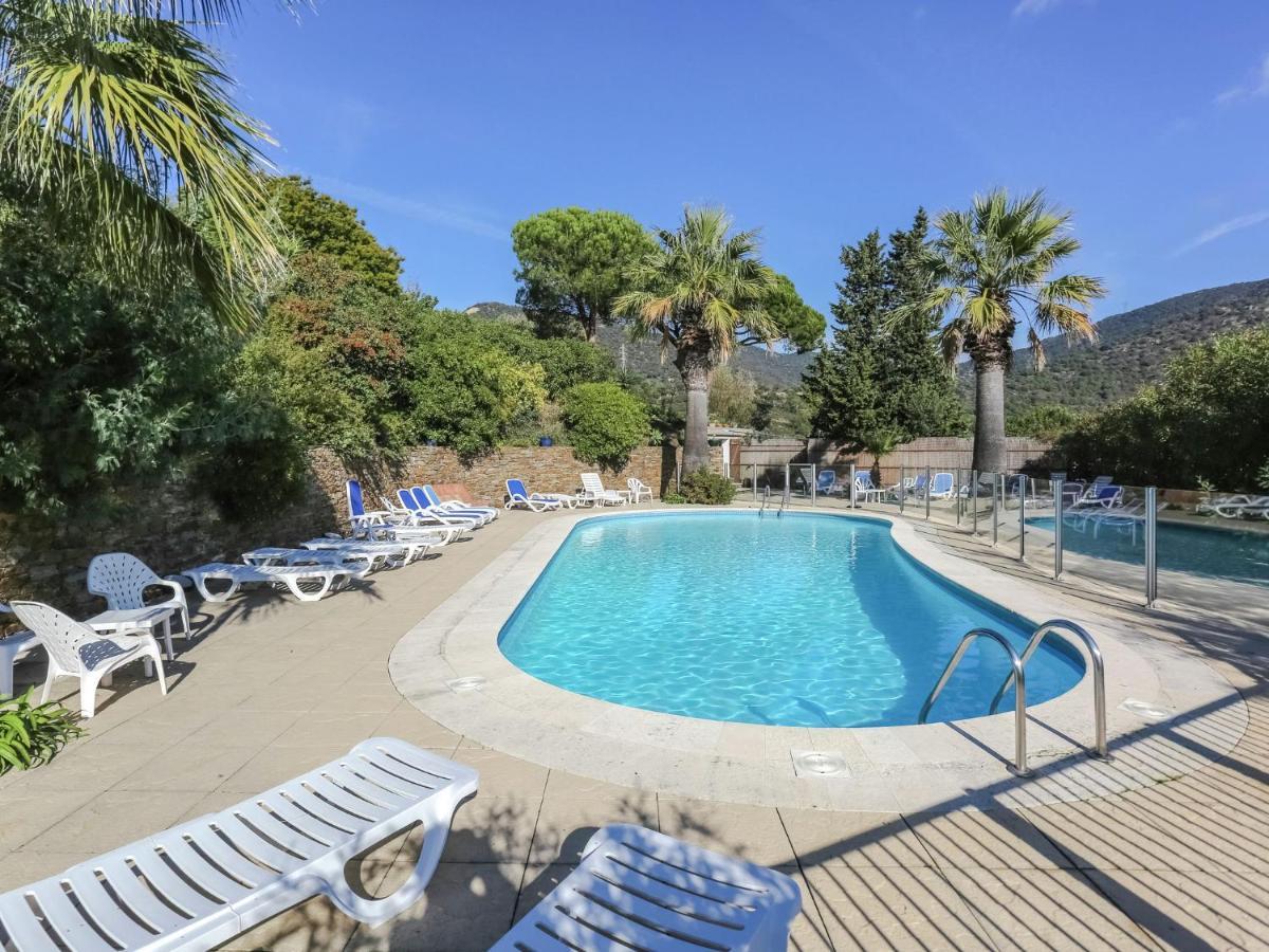 Snug Holiday Home In Bormes Les Mimosas With Pool Экстерьер фото