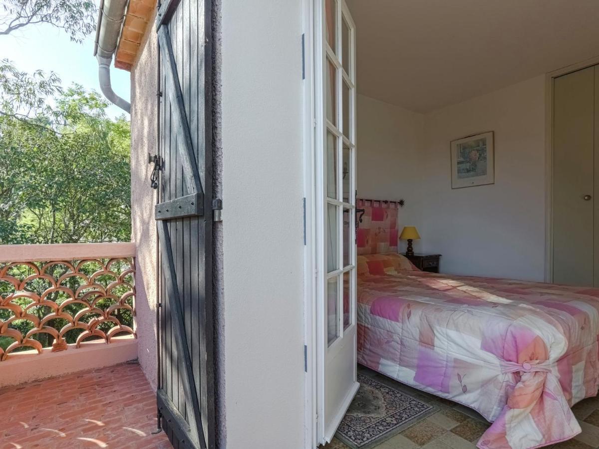 Snug Holiday Home In Bormes Les Mimosas With Pool Экстерьер фото