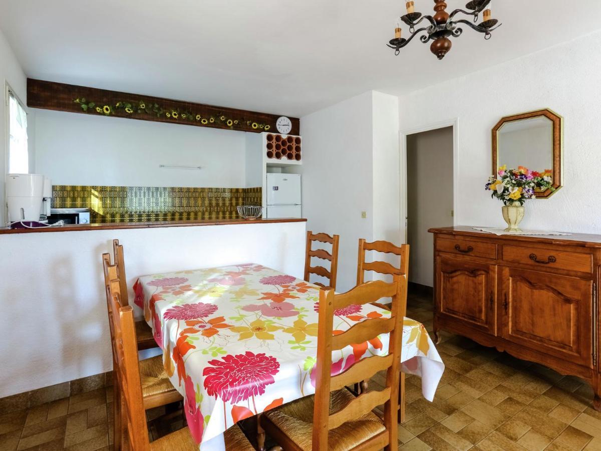 Snug Holiday Home In Bormes Les Mimosas With Pool Экстерьер фото