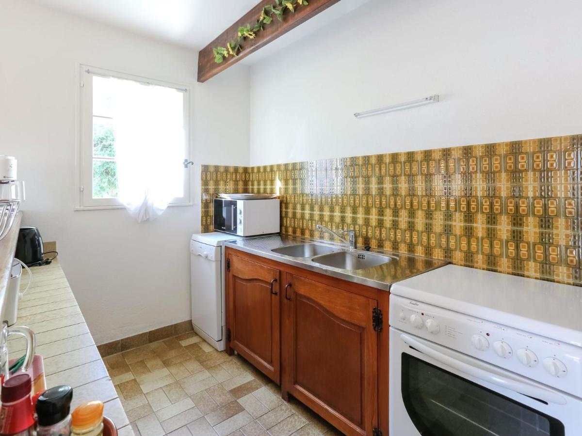 Snug Holiday Home In Bormes Les Mimosas With Pool Экстерьер фото