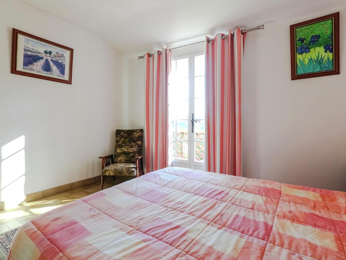 Snug Holiday Home In Bormes Les Mimosas With Pool Экстерьер фото