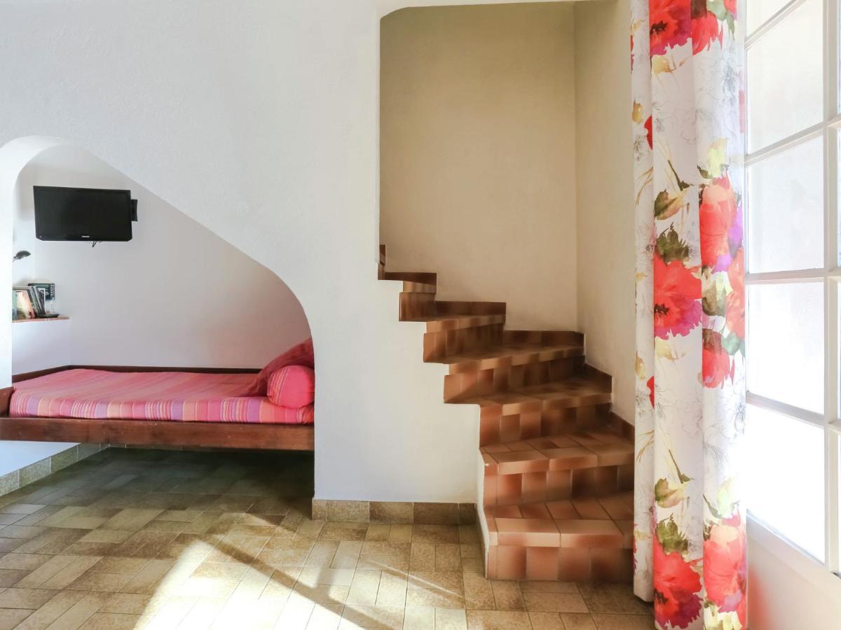 Snug Holiday Home In Bormes Les Mimosas With Pool Экстерьер фото