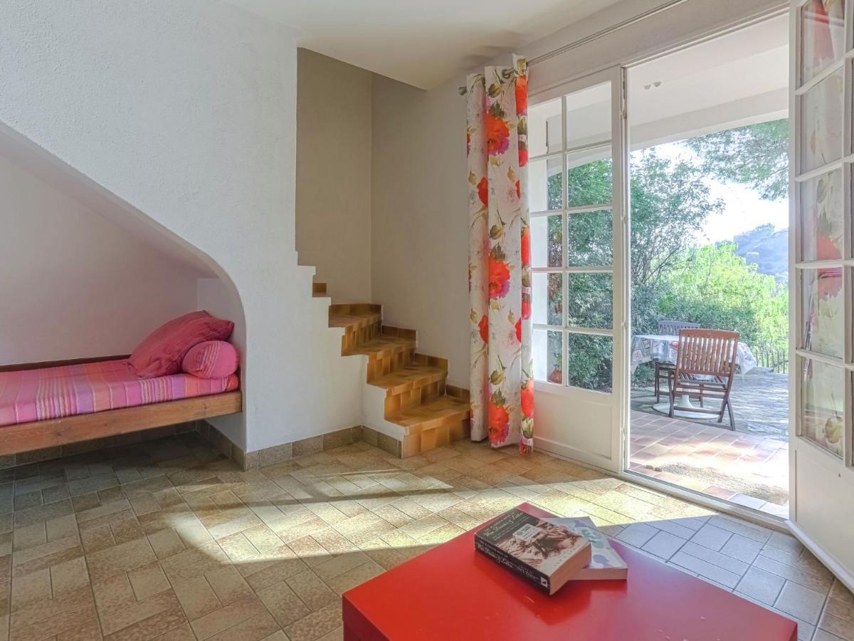 Snug Holiday Home In Bormes Les Mimosas With Pool Экстерьер фото