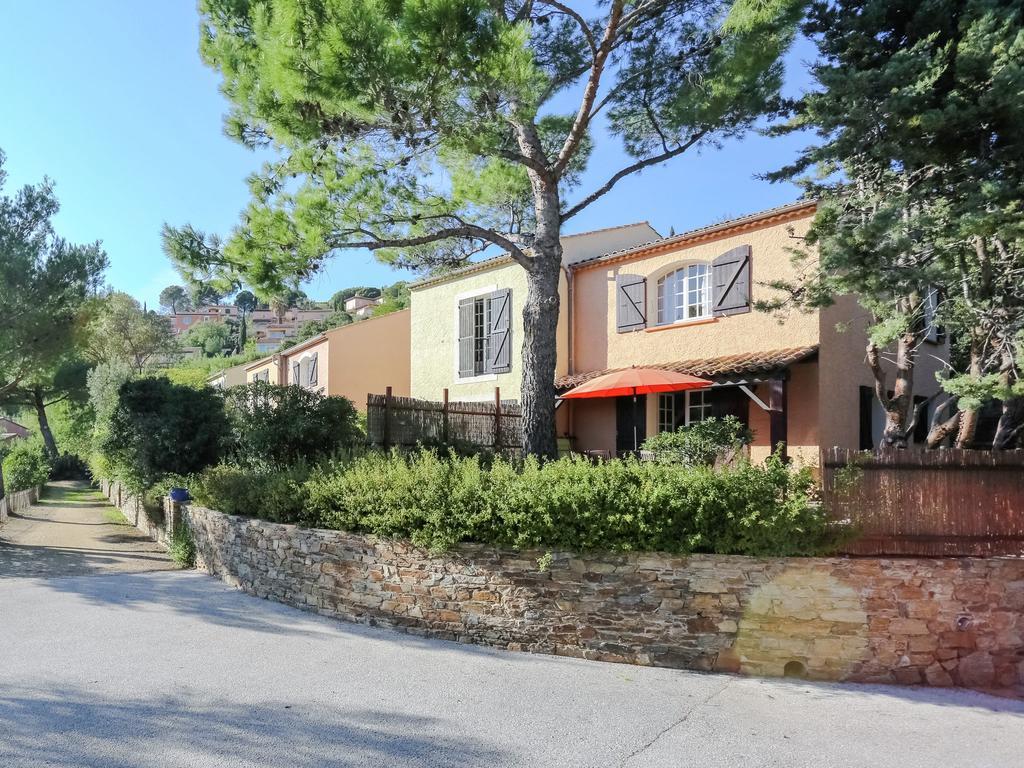 Snug Holiday Home In Bormes Les Mimosas With Pool Экстерьер фото